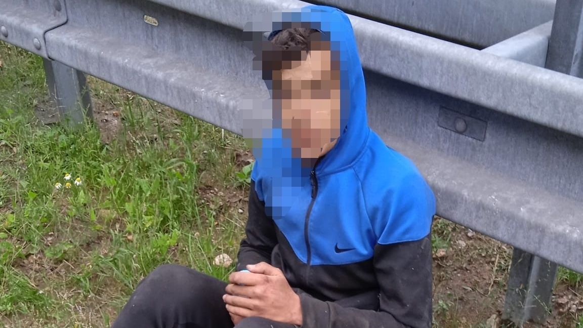 Migrant z Alžírska vypadl na dálnici D1 z podvozku jedoucího kamionu